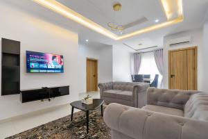 3 bedroom serviced shortlet apartment by salem lek FWopXt2kim1IE7SZUyav