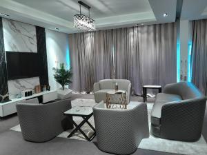 8 units of fully furnishedserviced 3 bedroom apar tGnAY6w0G9F1nfRnmRGh