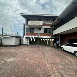 detached commercial building with parking space JTJIT8UslGMzwZJQ5mLc