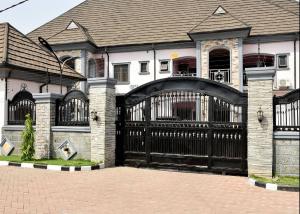 tastefully furnished 4 units of 2 bedroom apartmen rnoEKVcdjdyP39gsVE6Y